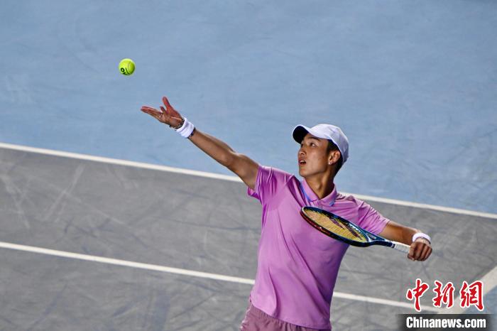 商竣程在香港网球公开赛男单从落后一盘逆转马