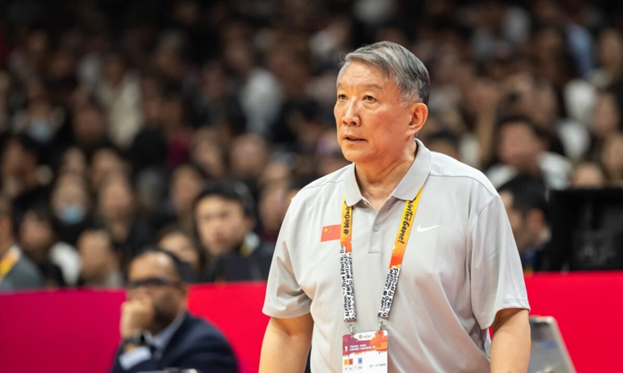 中国女篮封闭集训引争议 杨力维直言需开放训练