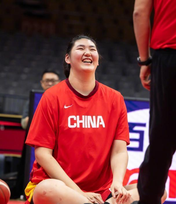 张子宇战术调整成关键 中国女篮险胜捷克锁定世