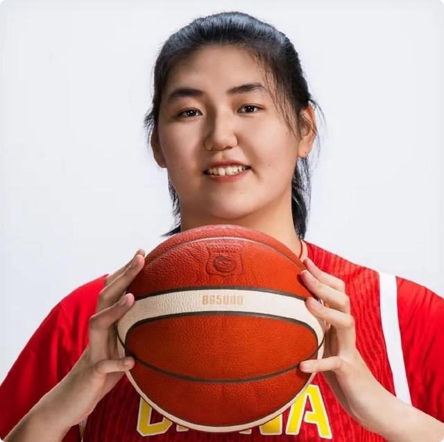 张子宇战术调整成关键 中国女篮险胜捷克锁定世