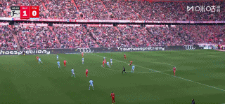 拜仁慕尼黑4比0横扫柏林联盟 格纳布里双响助球