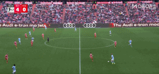 拜仁慕尼黑4比0横扫柏林联盟 格纳布里双响助球