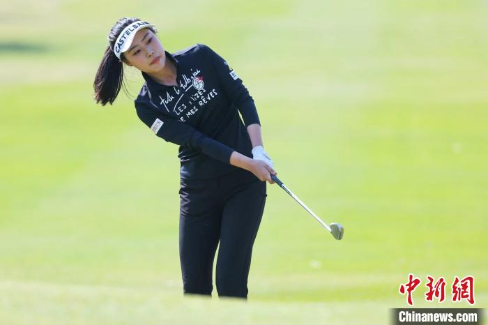 赵志萌一杆领先珠海女子挑战赛上演激烈角逐